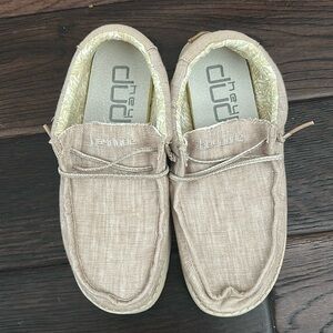 Hey Dude never worn kids size Y4